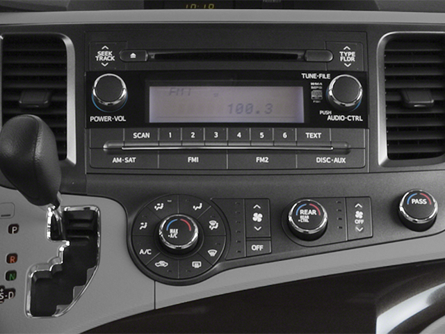 2014 Toyota Sienna XLE V6 8 Passenger