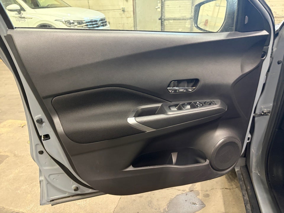 2023 Nissan Kicks SV Xtronic CVT