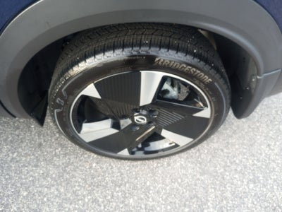 2025 Nissan Kicks SR FWD