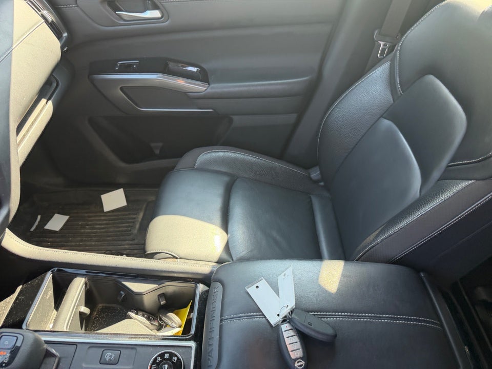 2022 Nissan Pathfinder SL