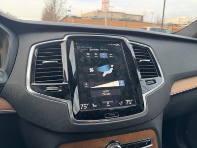 2022 Volvo XC90 T6 Momentum 7 Passenger
