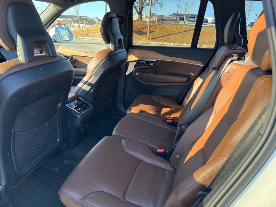 2022 Volvo XC90 T6 Momentum 7 Passenger