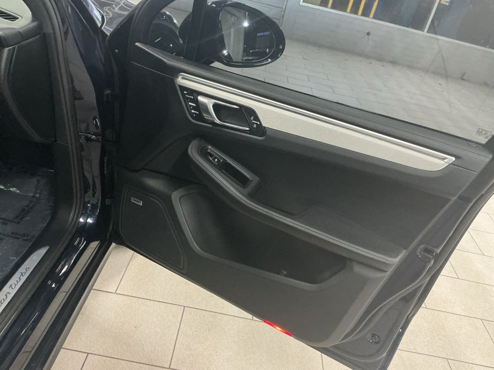 2020 Porsche Macan Turbo