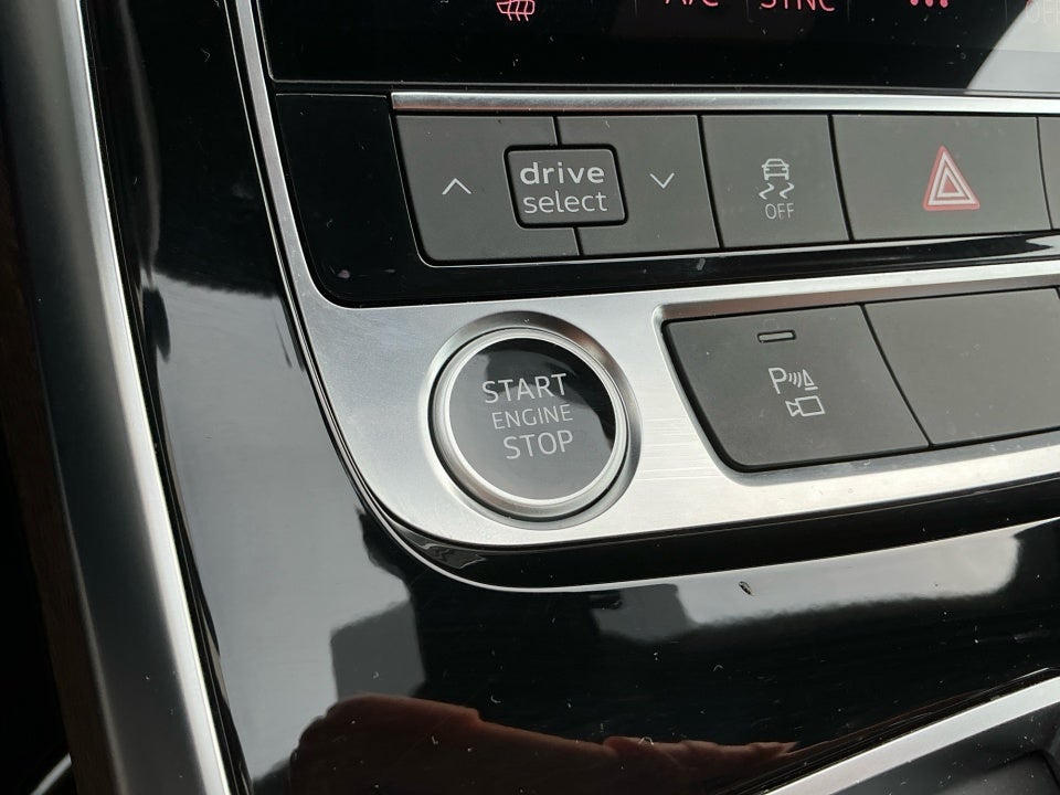 2025 Audi Q8 Premium 55 TFSI quattro