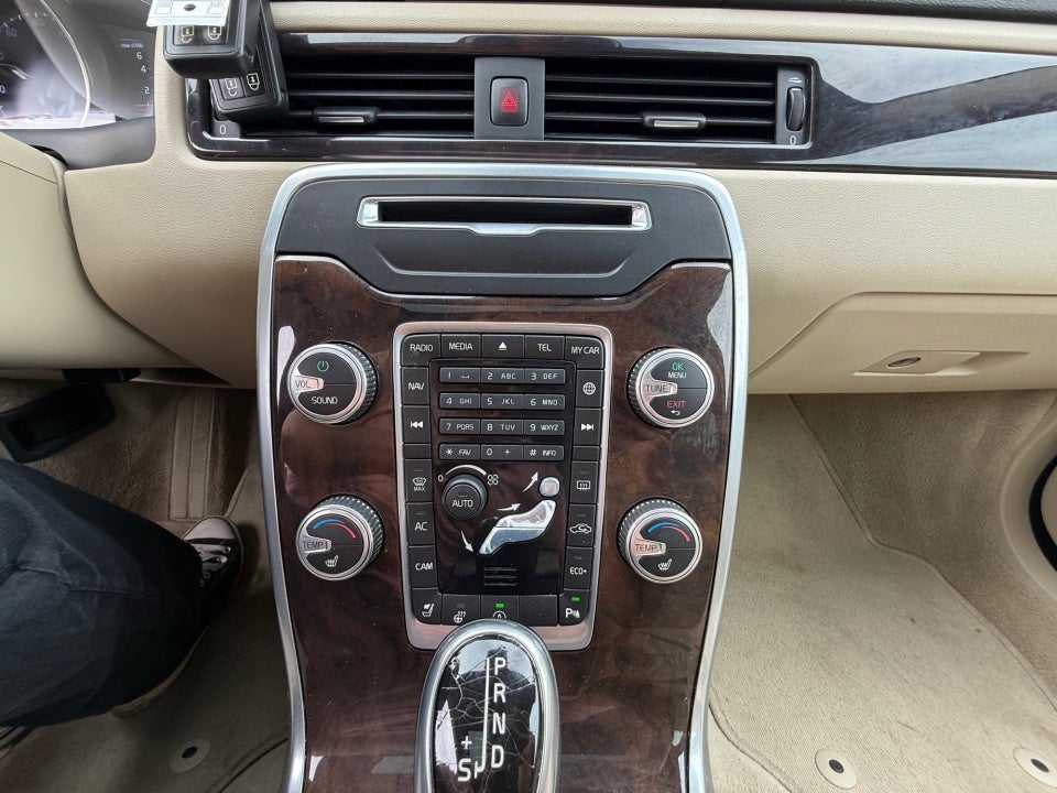 2016 Volvo XC70 T5 Drive-E Premier