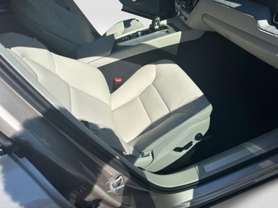 2024 Volvo XC60 Plus Dark Theme