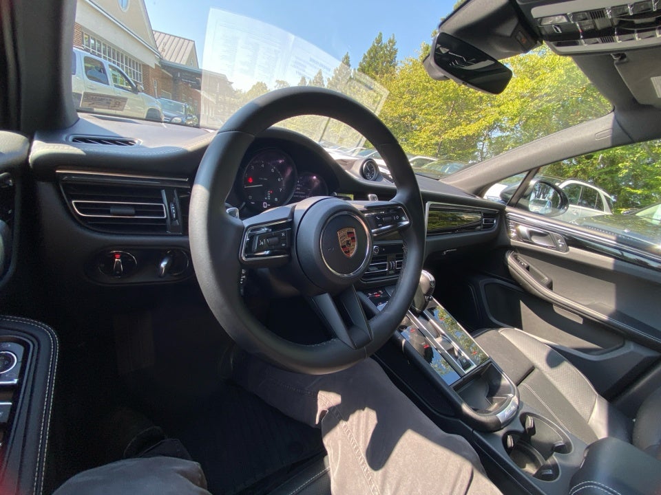 2025 Porsche Macan T