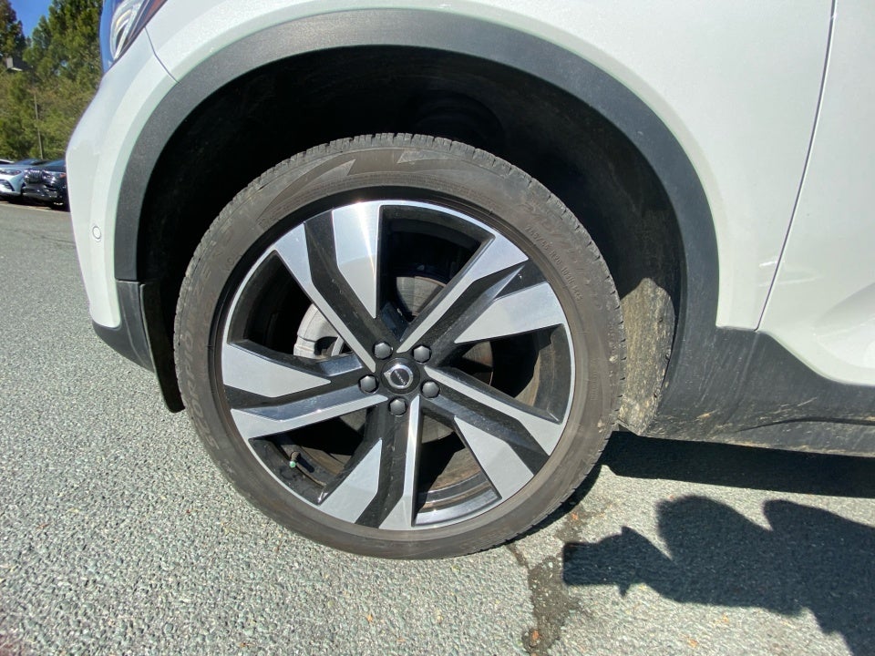 2024 Volvo XC40 B5 Ultimate Bright Theme