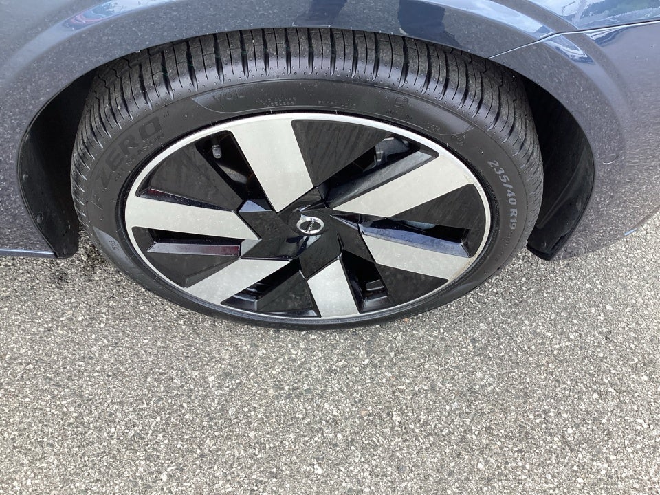 2024 Volvo S60 Recharge Plug-In Hybrid T8 Ultimate Dark Theme