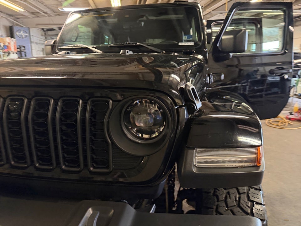 2024 Jeep Wrangler 4-Door Sahara 4x4