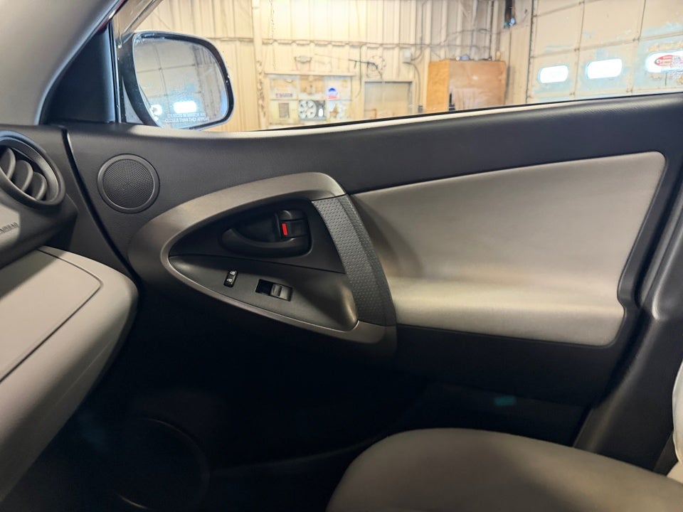 2010 Toyota RAV4 FWD 4dr 4-cyl 4-Spd AT (Natl)