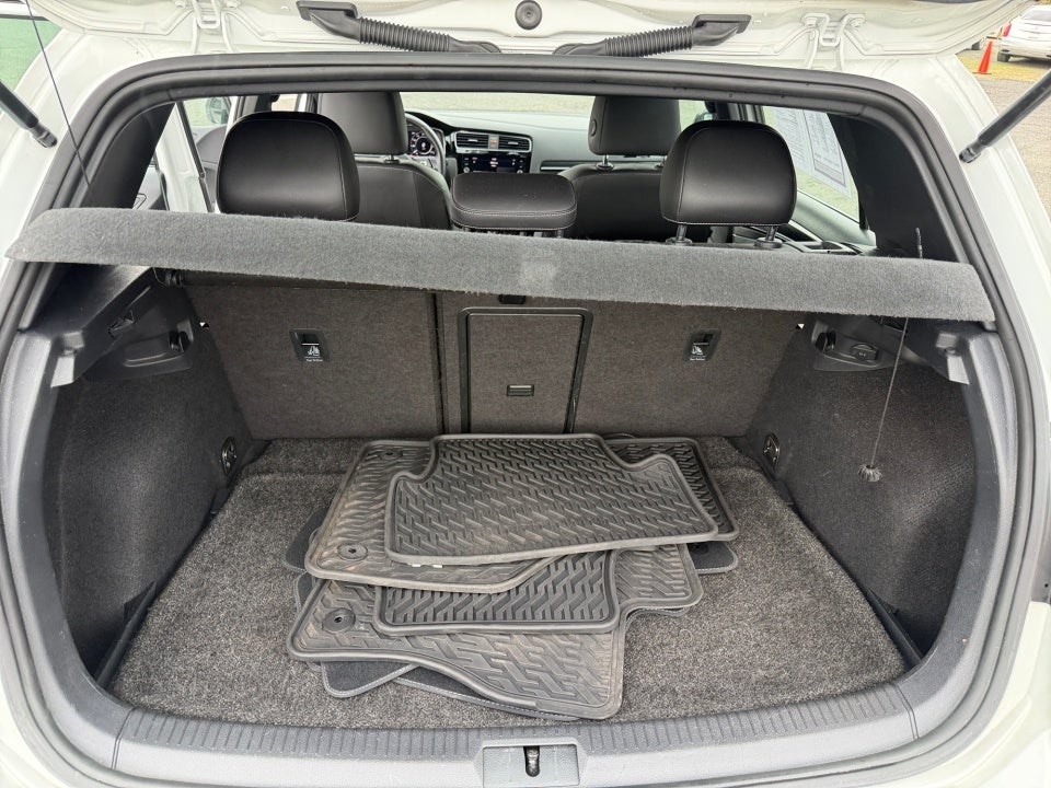 2019 Volkswagen Golf R 2.0T w/DCC & Navigation