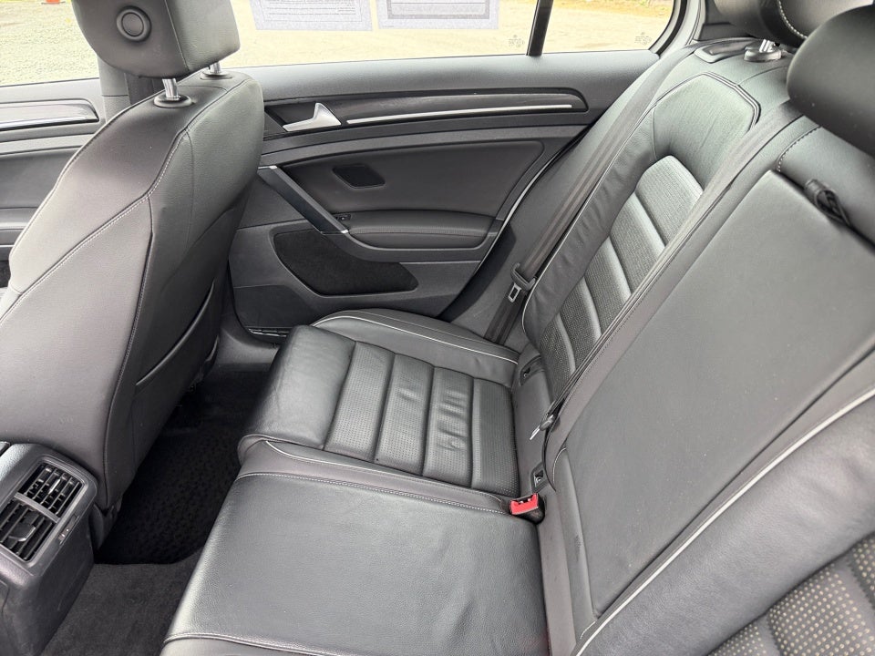 2019 Volkswagen Golf R 2.0T w/DCC & Navigation