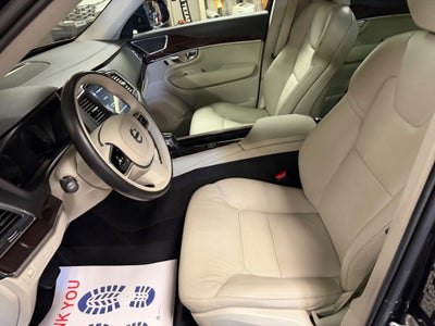 2019 Volvo XC90 T6 Momentum