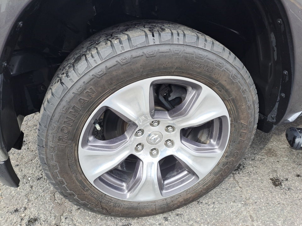 2020 RAM 1500 Laramie Crew Cab 4x4 6'4" Box