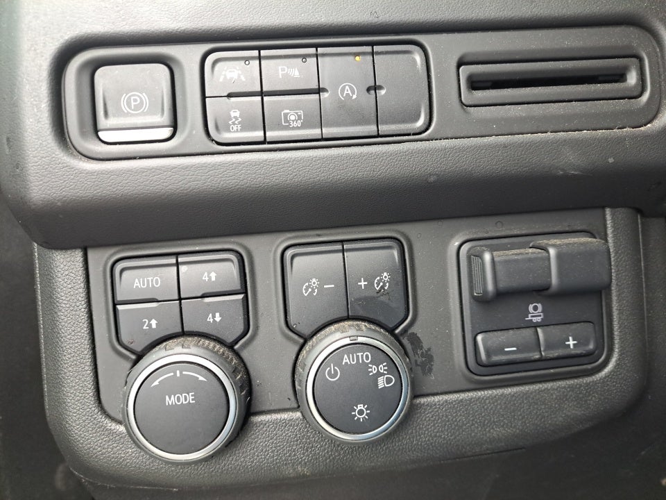 2023 Chevrolet Suburban 4WD RST