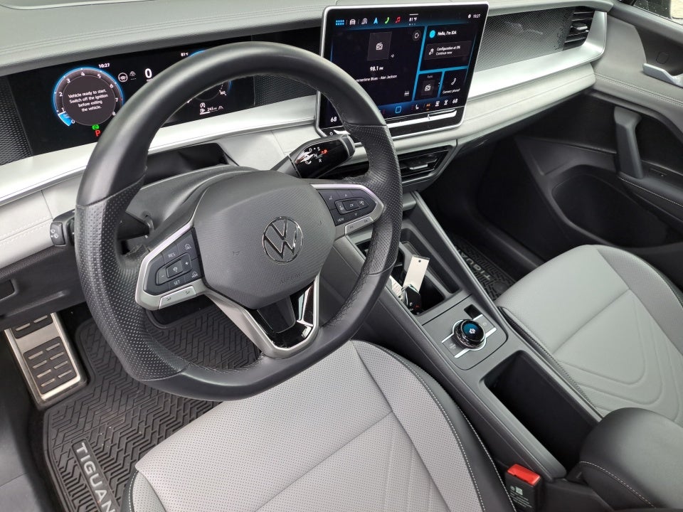 2025 Volkswagen Tiguan SE R-Line Black