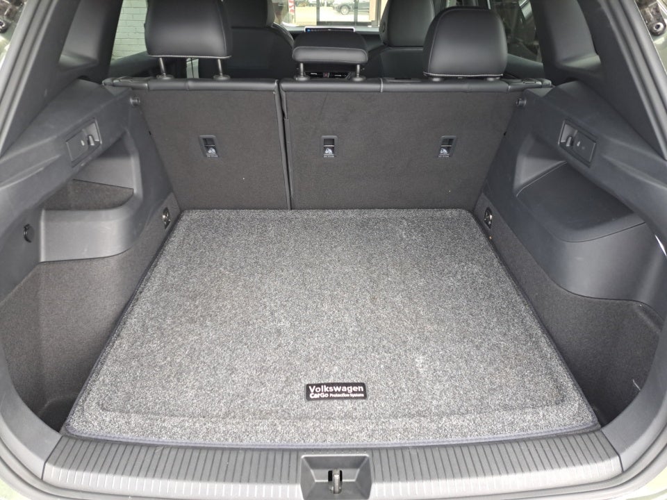 2025 Volkswagen Tiguan SE R-Line Black