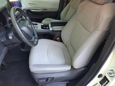 2025 Toyota Sienna LE