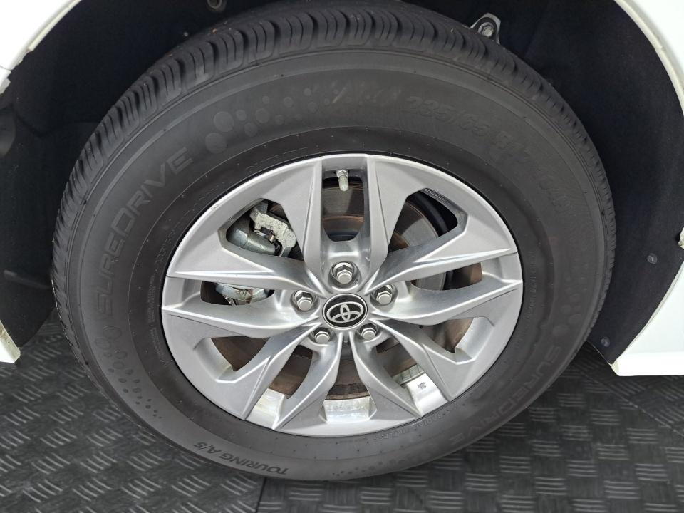 2025 Toyota Sienna LE