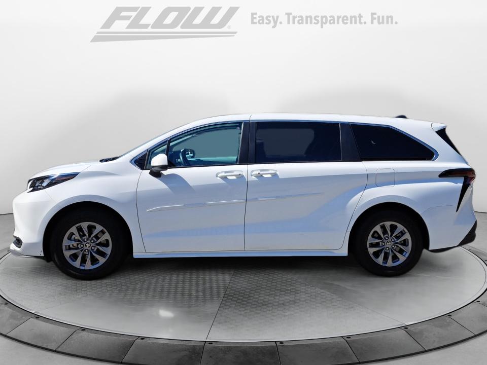 2025 Toyota Sienna LE