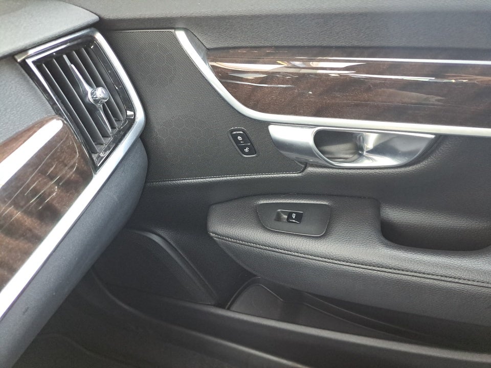 2017 Volvo S90 Momentum