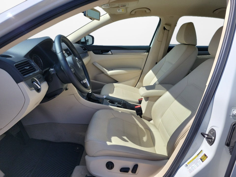 2014 Volkswagen Passat 1.8T SE