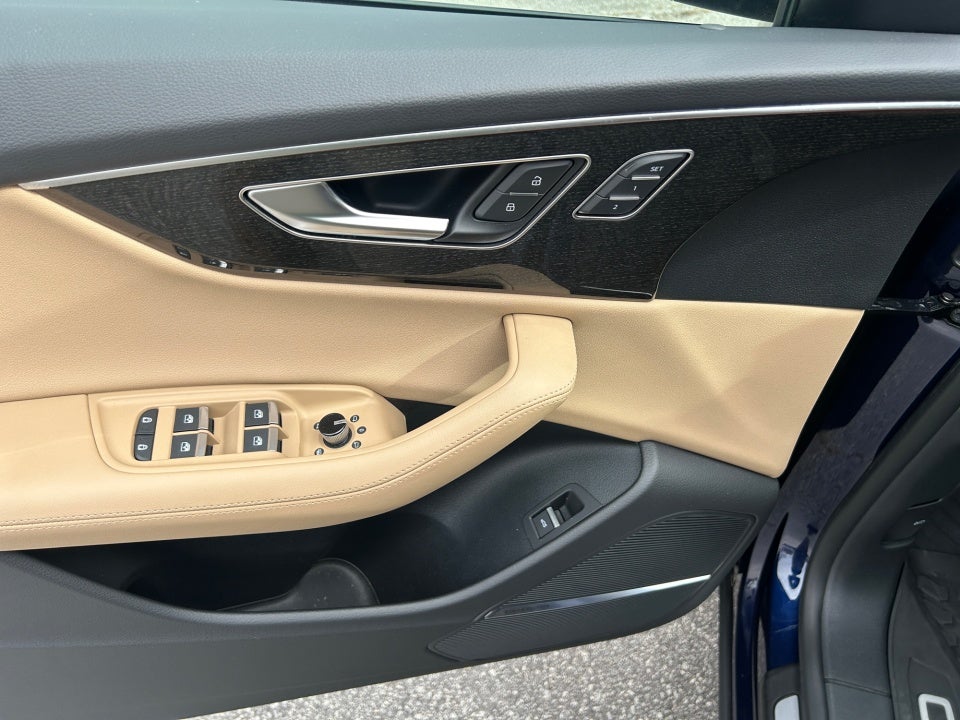 2023 Audi Q8 Premium Plus 55 TFSI quattro Tiptronic