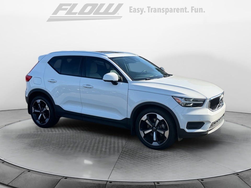 2020 Volvo XC40 Momentum