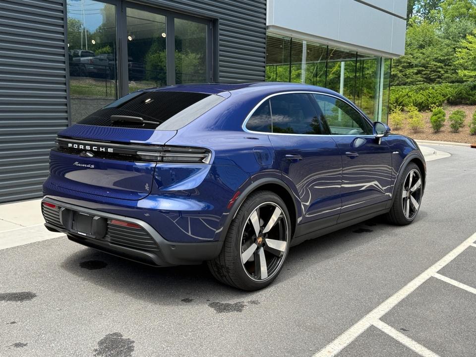2025 Porsche Macan Electric 4S