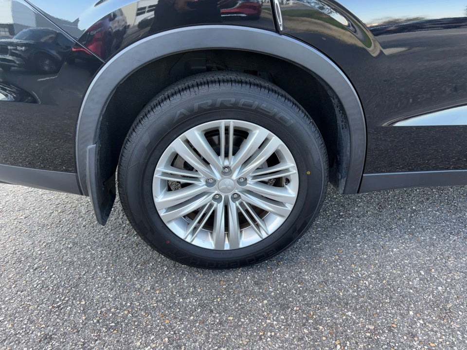2022 Mitsubishi Outlander ES