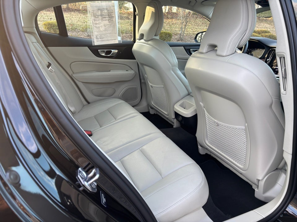 2021 Volvo S60 T5 Momentum