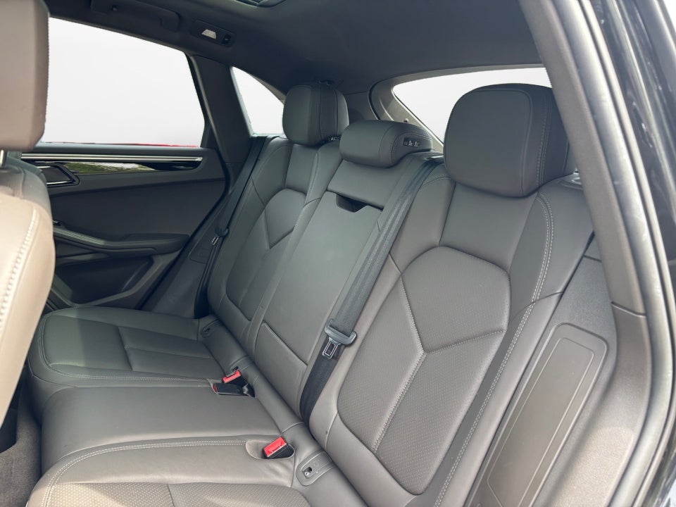 2021 Porsche Macan AWD