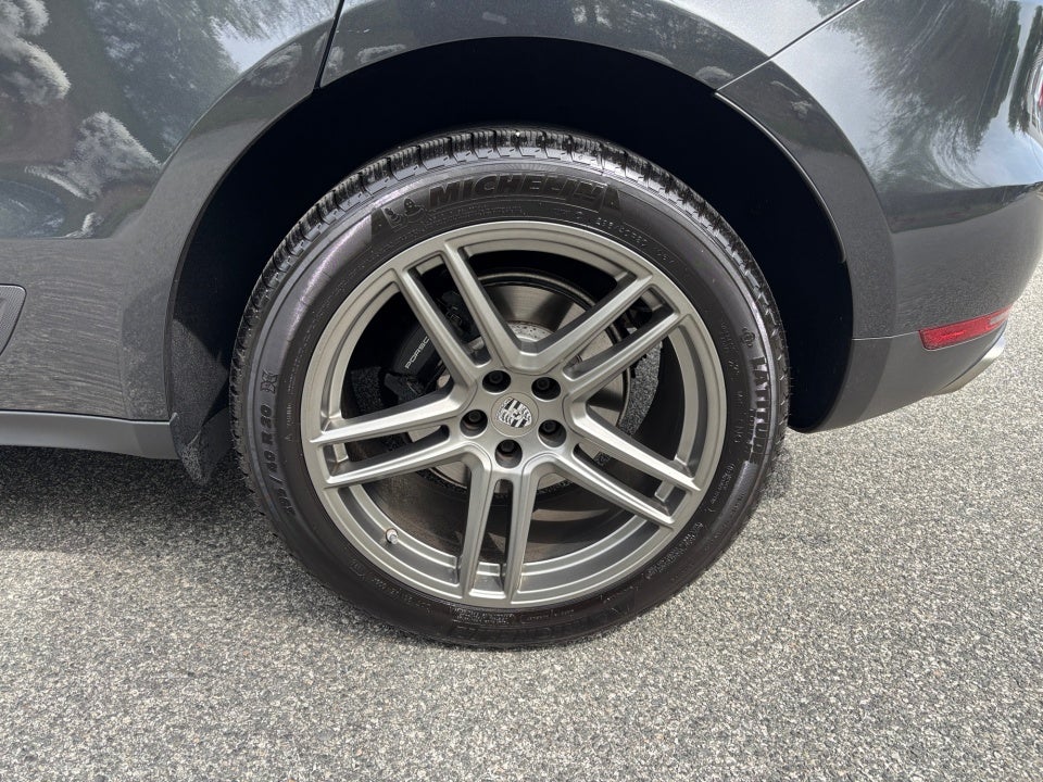 2021 Porsche Macan AWD