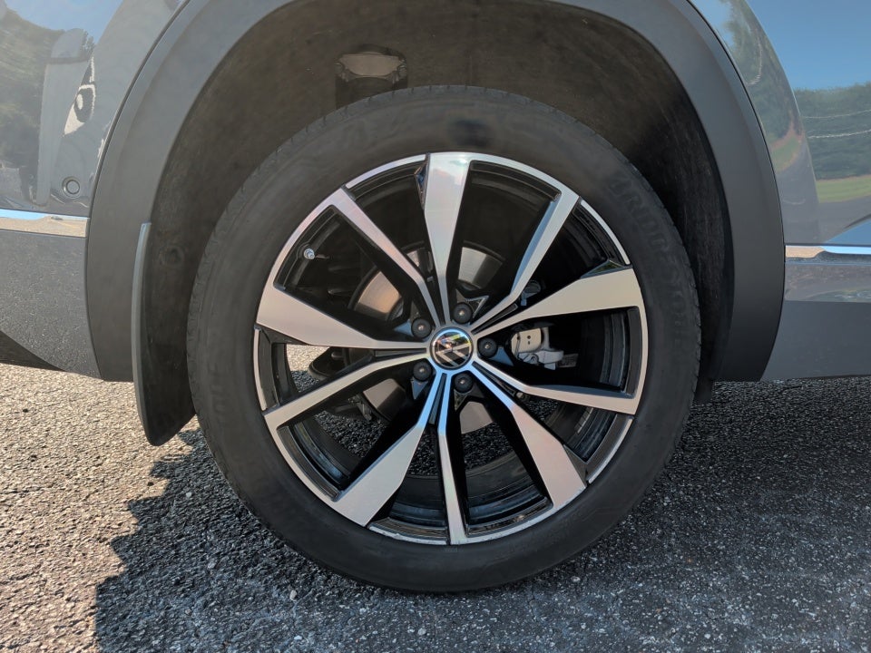 2025 Volkswagen Atlas Cross Sport 2.0T SEL Premium R-Line