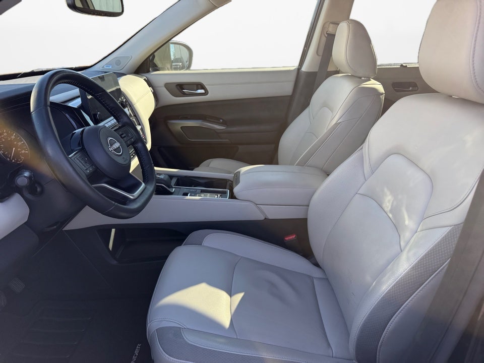 2022 Nissan Pathfinder SL 2WD