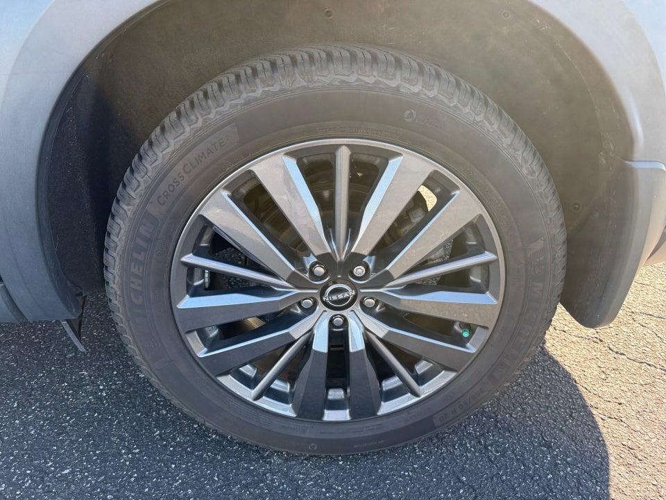 2022 Nissan Pathfinder SL 2WD