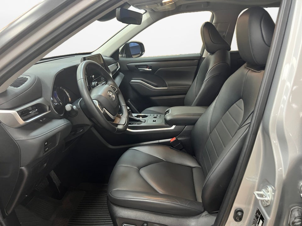 2023 Toyota Highlander Hybrid XLE