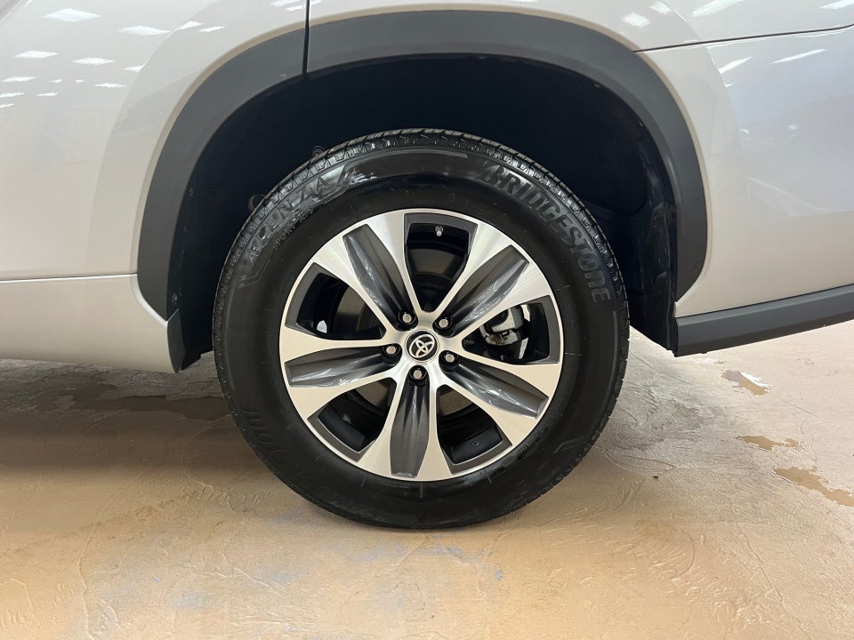 2023 Toyota Highlander Hybrid XLE