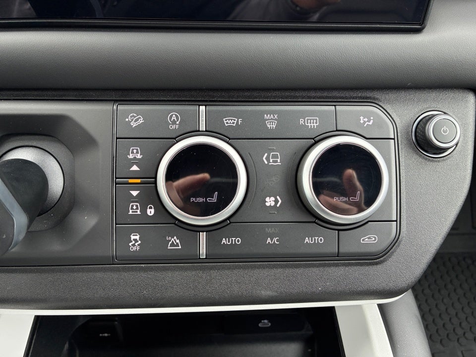 2025 Land Rover Defender 110 P500 X-Dynamic SE