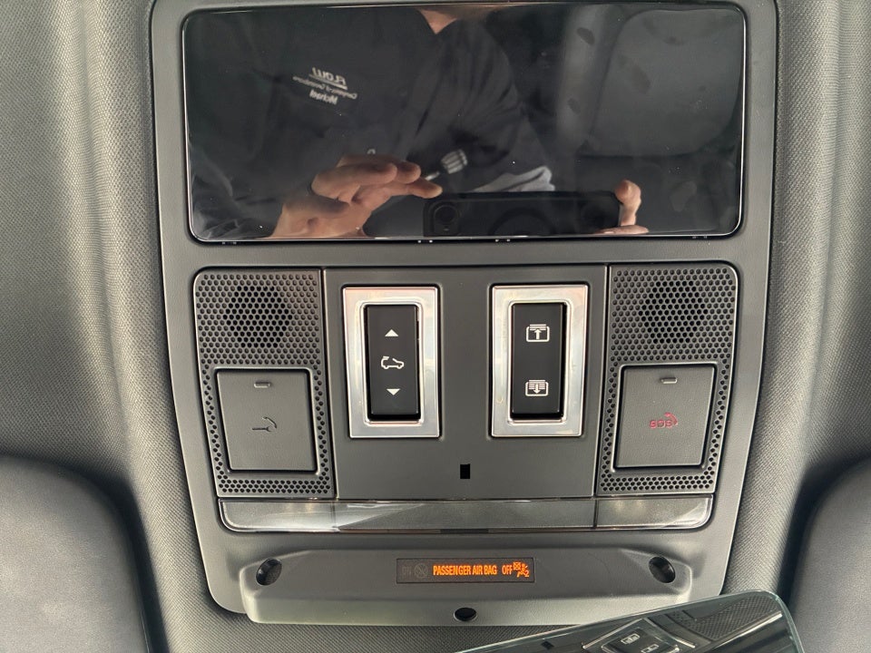 2025 Land Rover Defender 110 P500 X-Dynamic SE