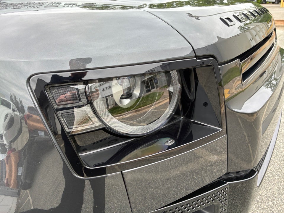 2025 Land Rover Defender 110 P500 X-Dynamic SE