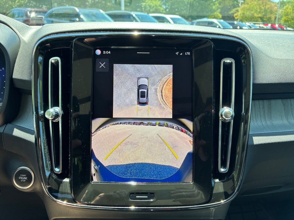 2025 Volvo XC40 B5 Ultra Bright Theme