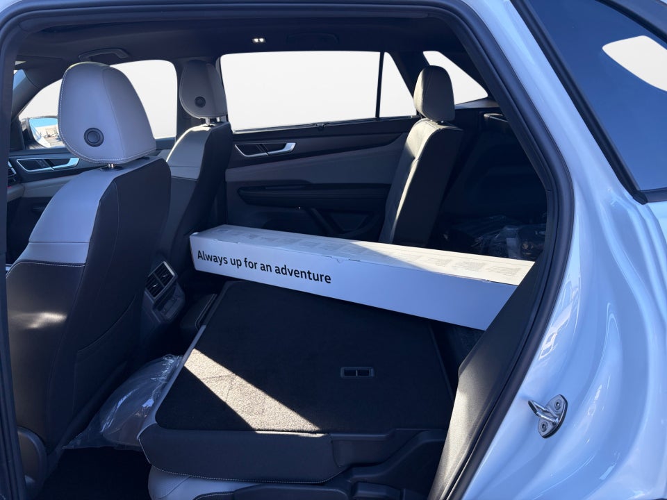 2026 Volkswagen Atlas Cross Sport 2.0T SEL R-Line Black