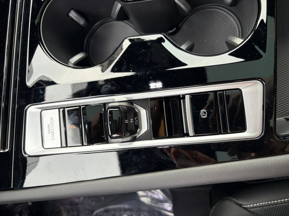 2026 Volkswagen Atlas Cross Sport 2.0T SEL R-Line Black