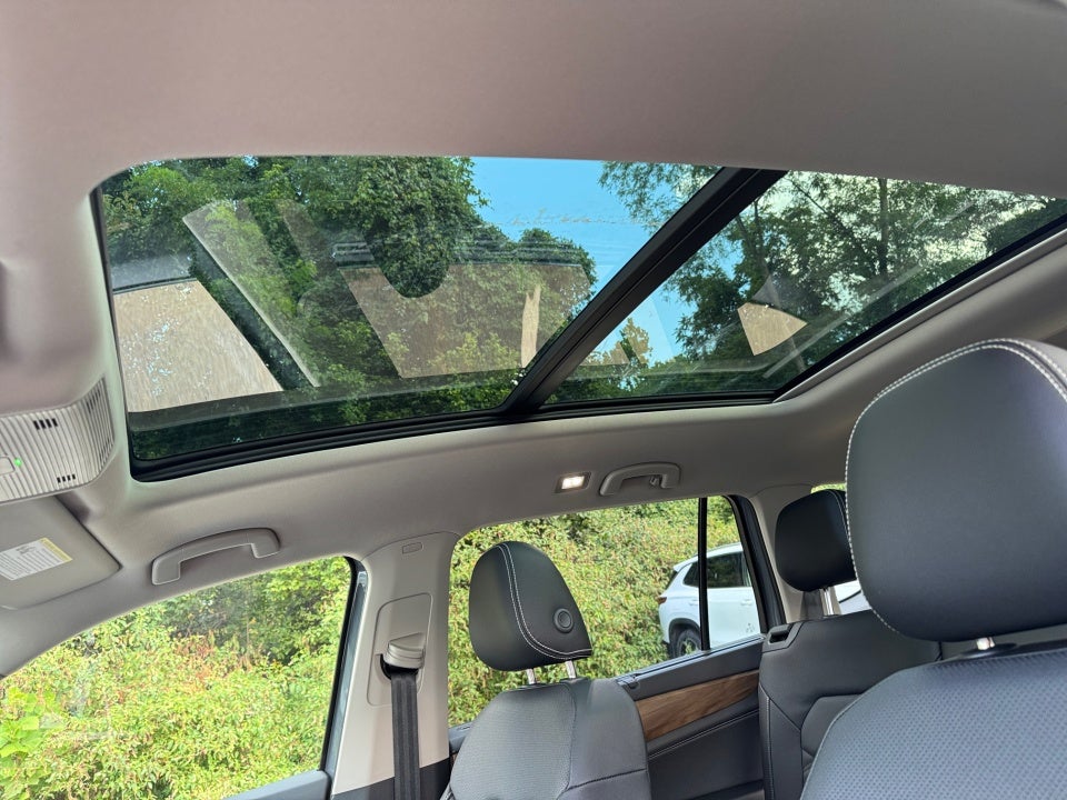 2026 Volkswagen Atlas 2.0T SE w/ Technology