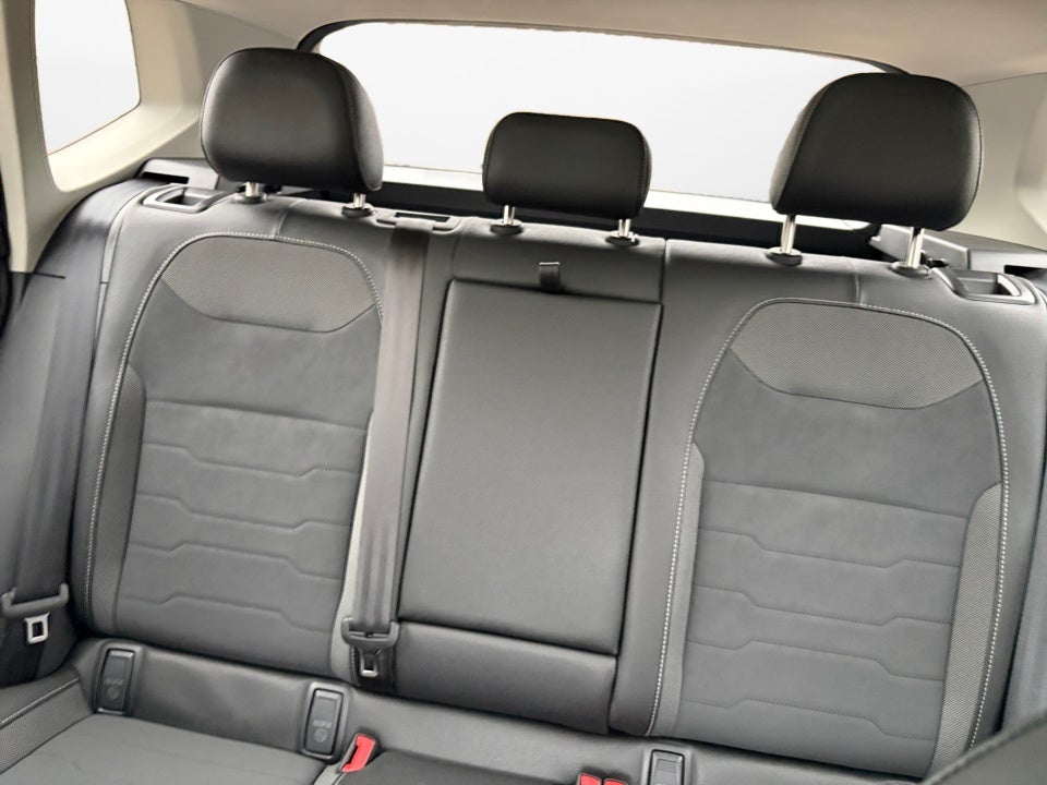 2026 Volkswagen Taos 1.5T SE Black