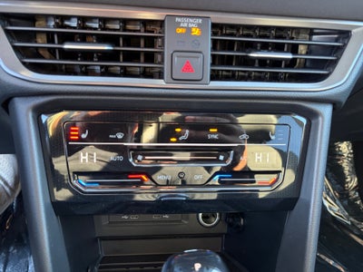 2026 Volkswagen Taos 1.5T SE Black