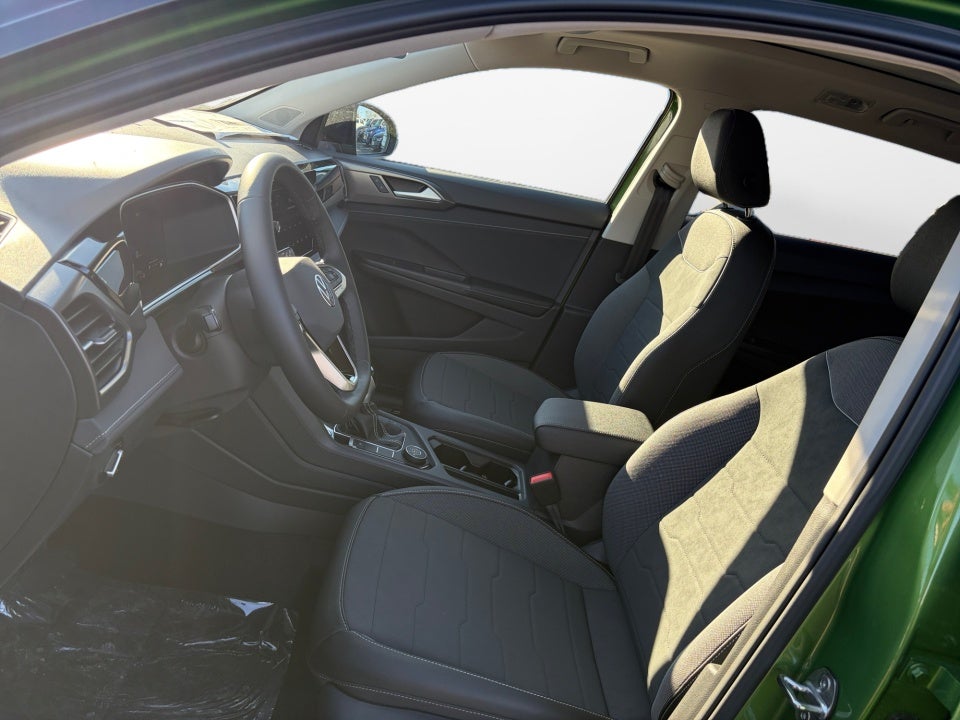 2026 Volkswagen Taos 1.5T SE Black