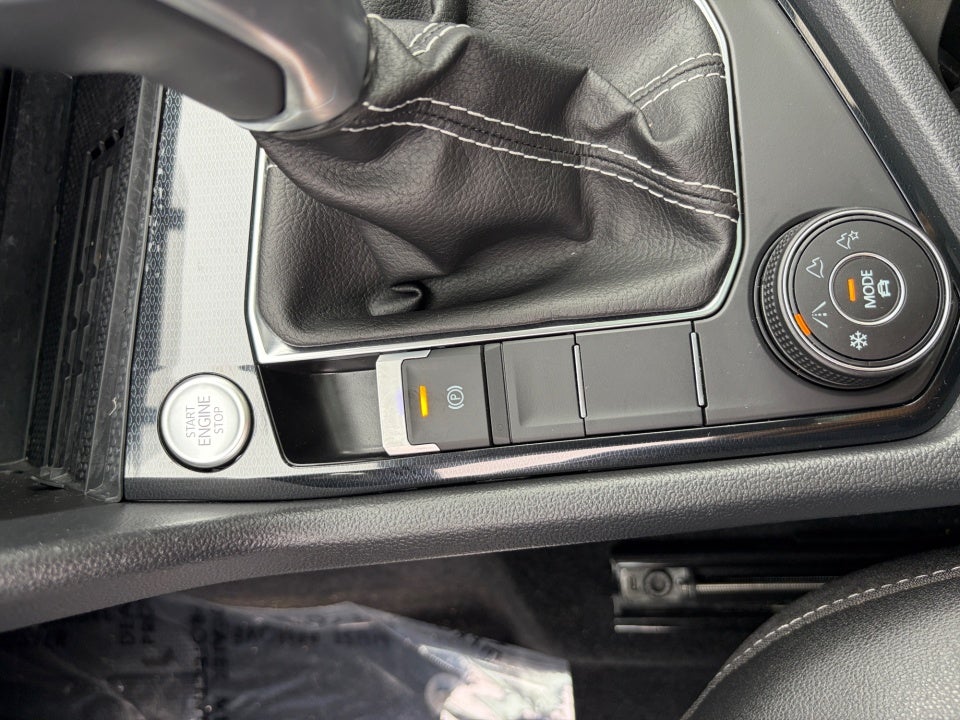 2025 Volkswagen Taos 1.5T SE Black